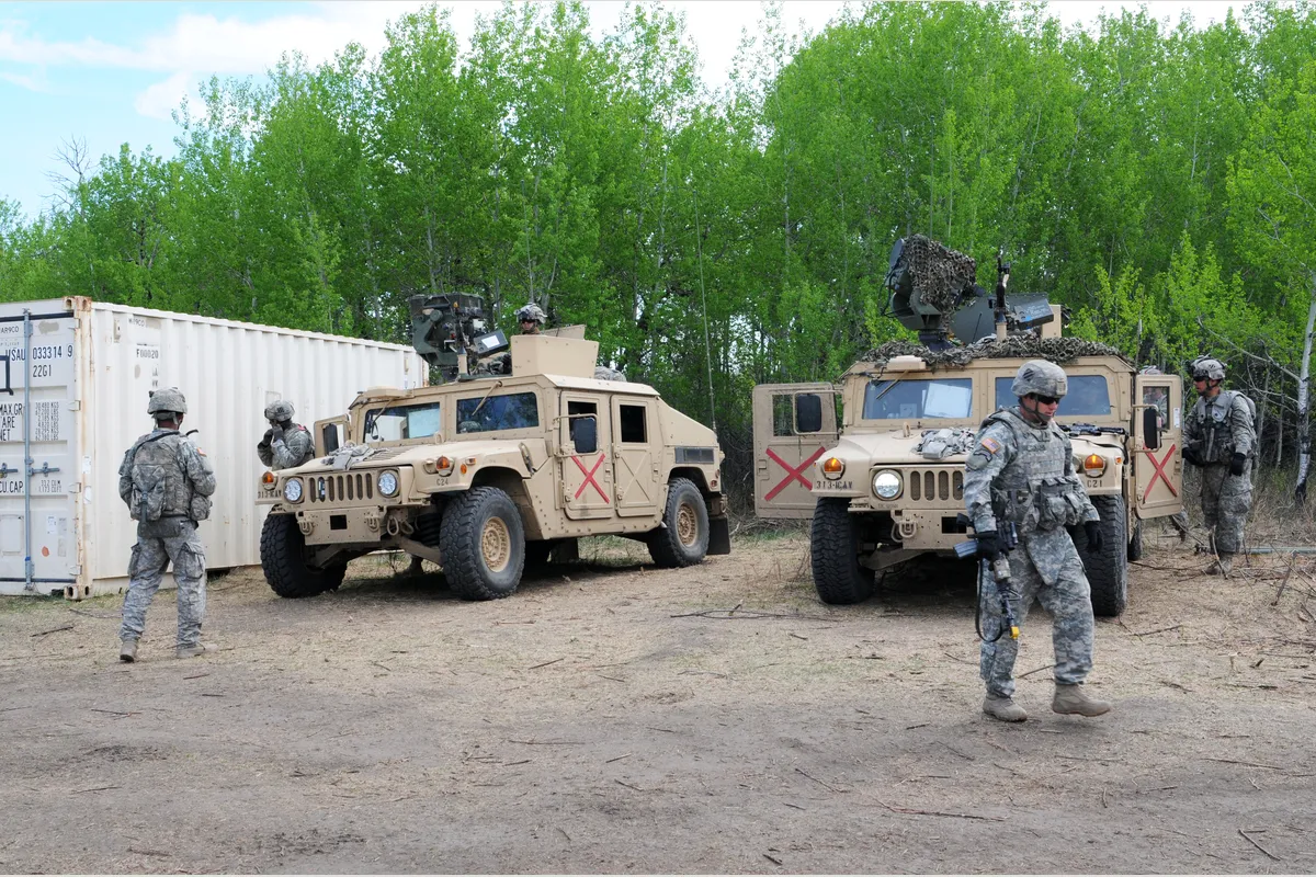 Des soldats américains près de véhicules pendant un exercice à Wainwright en 2014.