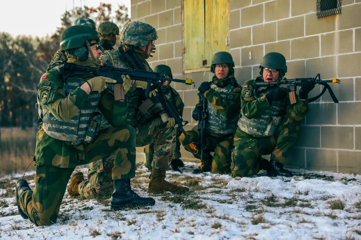 Militaires de la Garde nationale norvégienne lors d’un entraînement NOREX 51 au Camp Ripley en 2024.