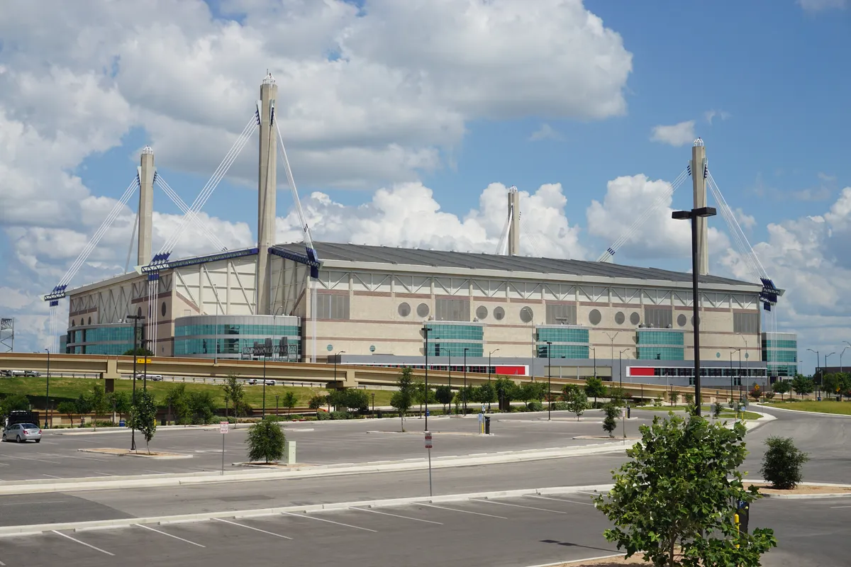 Vue extérieure de l’Alamodome à San Antonio, photographiée en mai 2018.