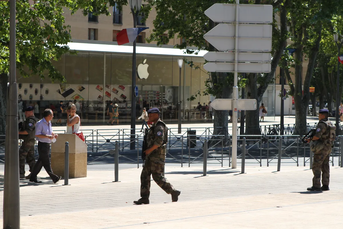 Militaires de l’opération Sentinelle à Aix-en-Provence en juillet 2016.